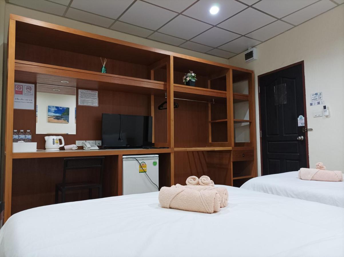 Double D Rooms & Cafe Bangkok Esterno foto