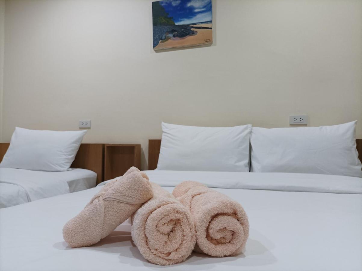 Double D Rooms & Cafe Bangkok Esterno foto