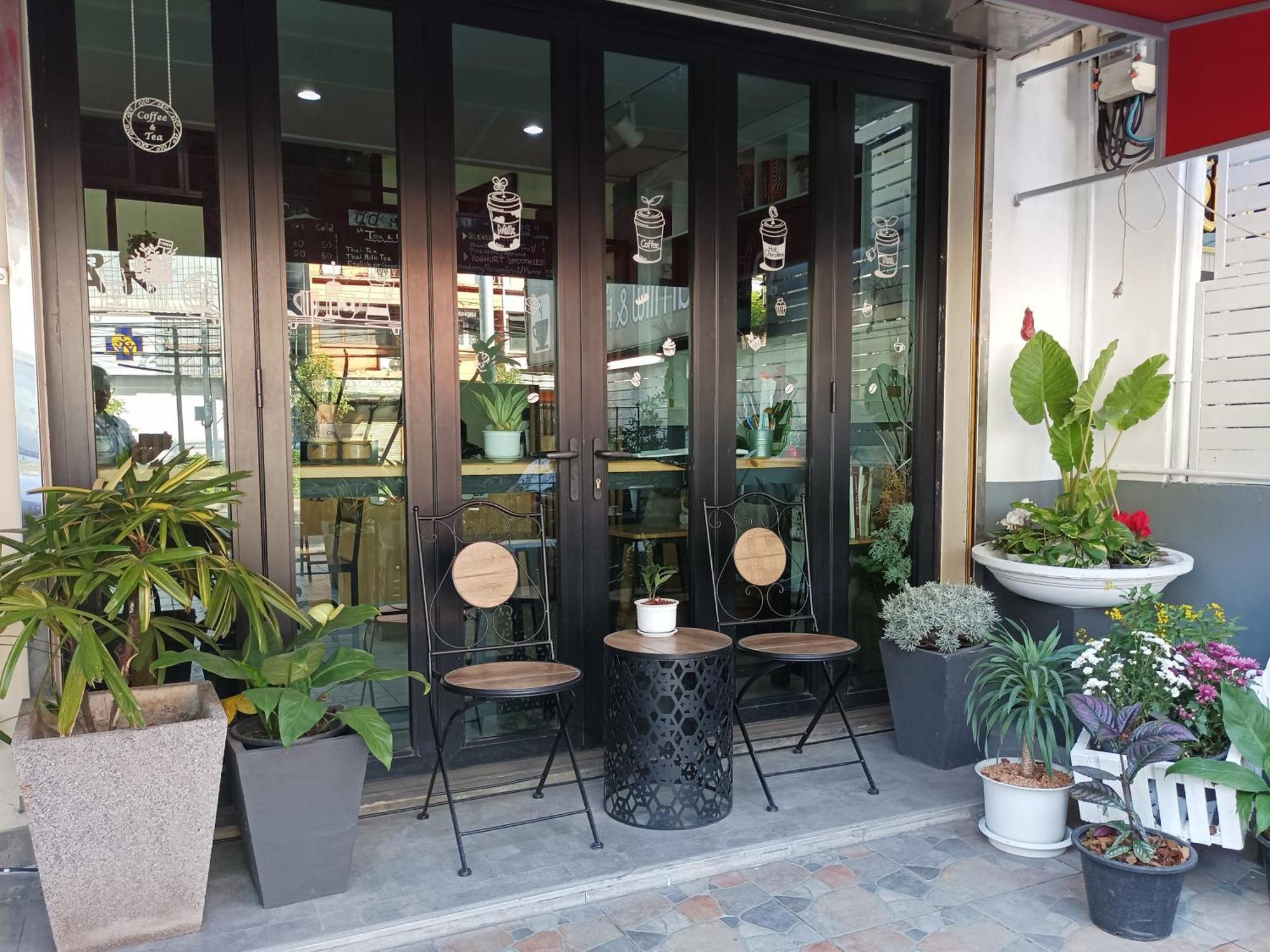Double D Rooms & Cafe Bangkok Esterno foto
