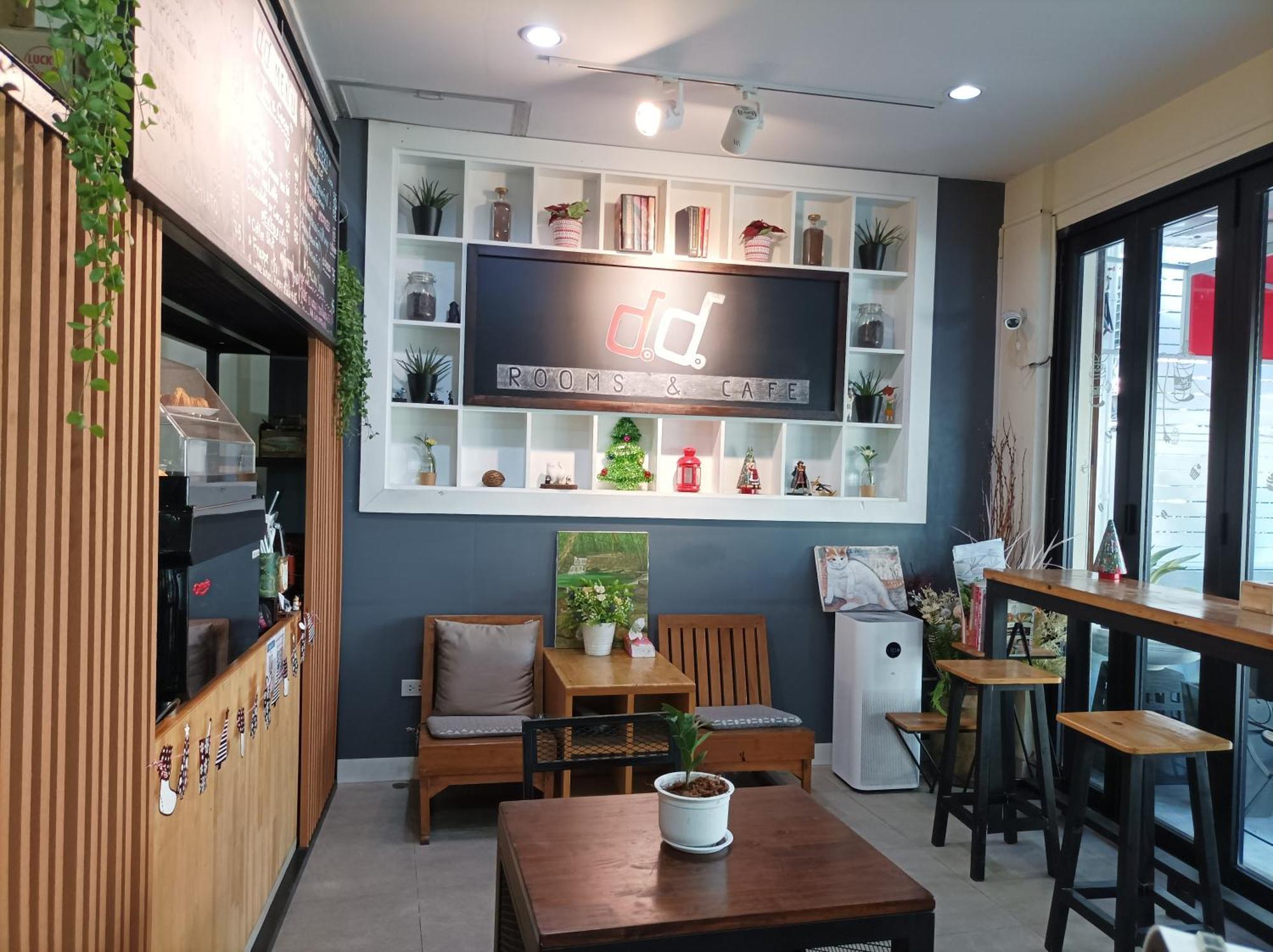 Double D Rooms & Cafe Bangkok Esterno foto