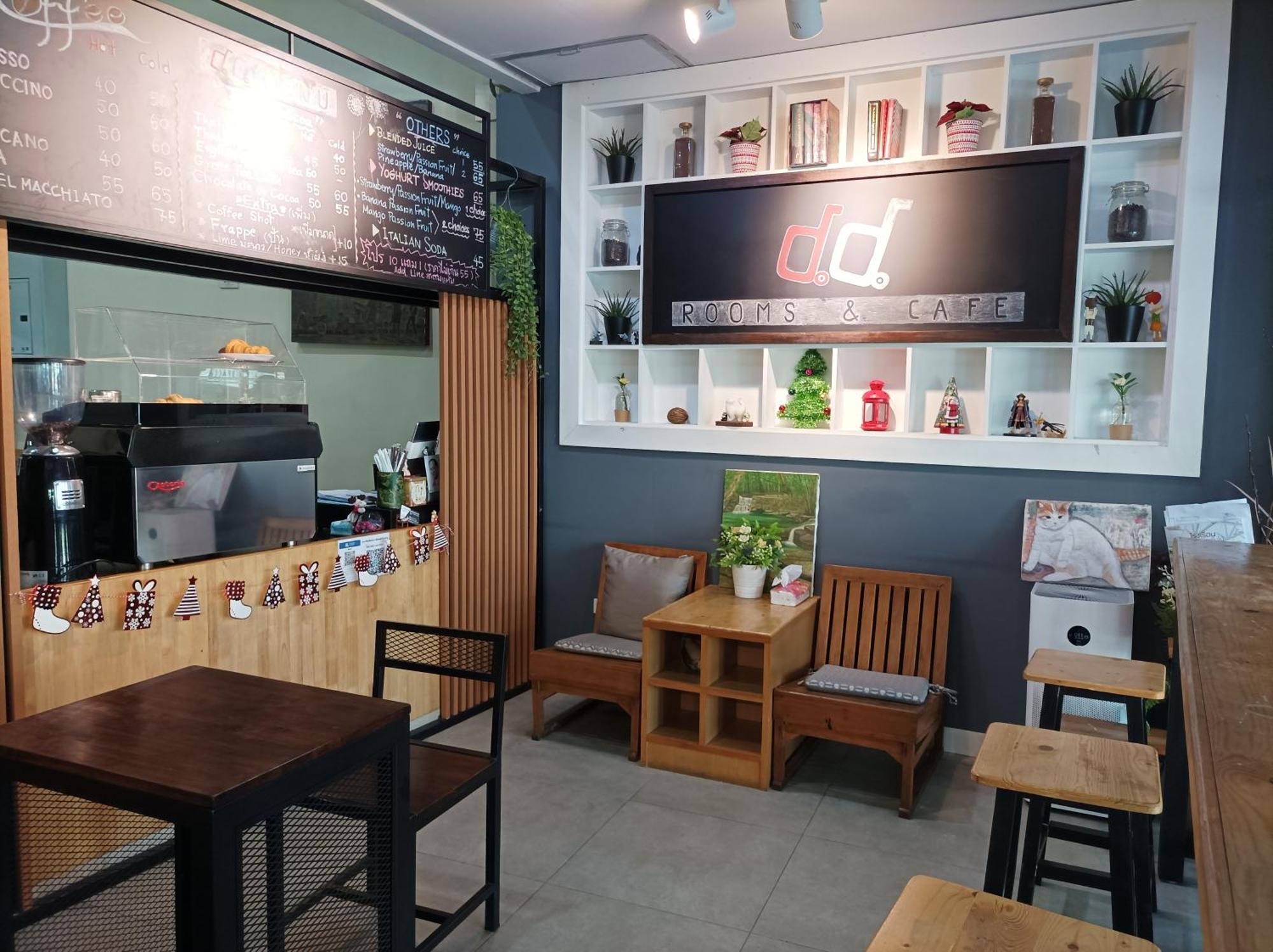 Double D Rooms & Cafe Bangkok Esterno foto