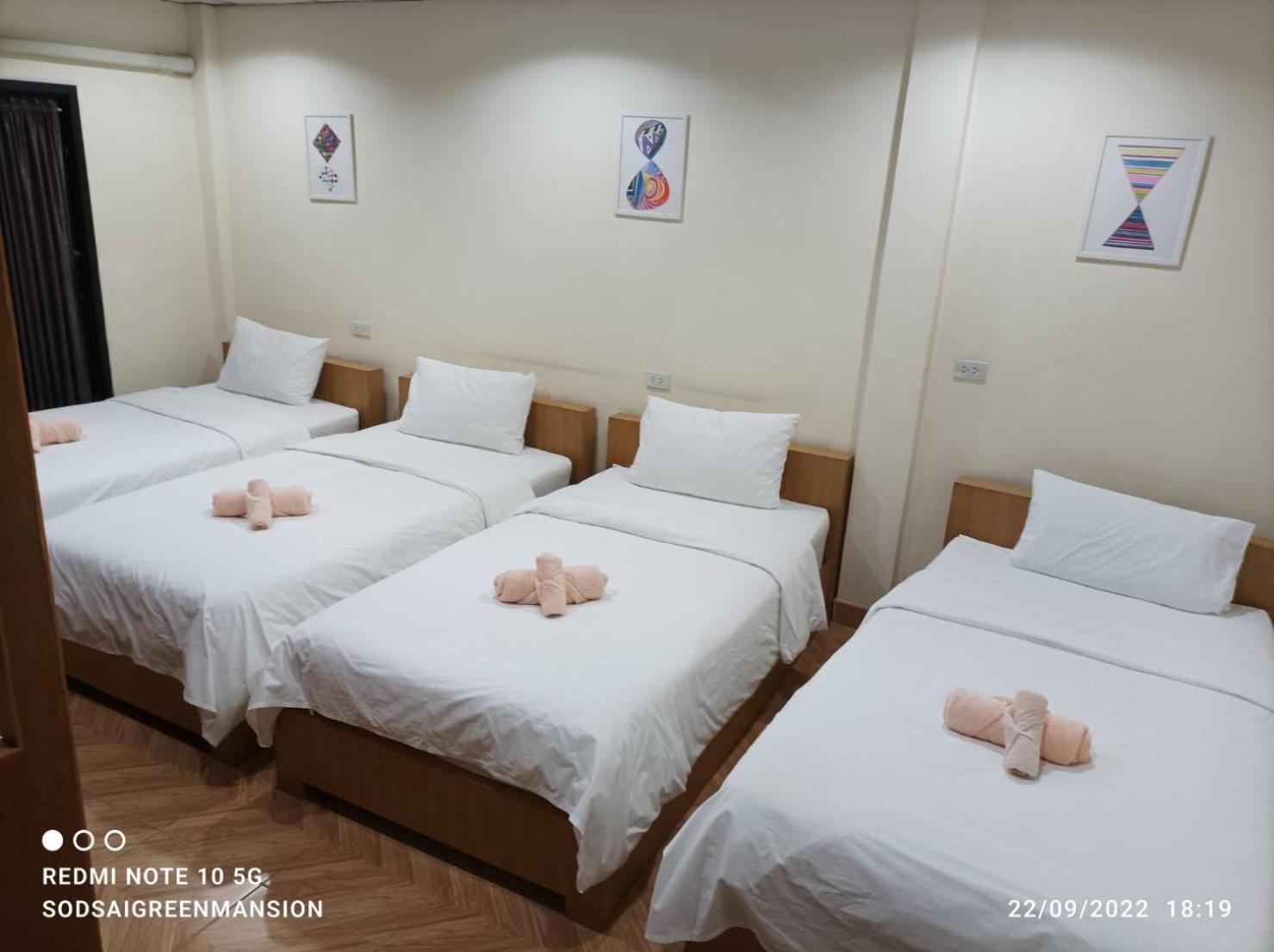 Double D Rooms & Cafe Bangkok Esterno foto