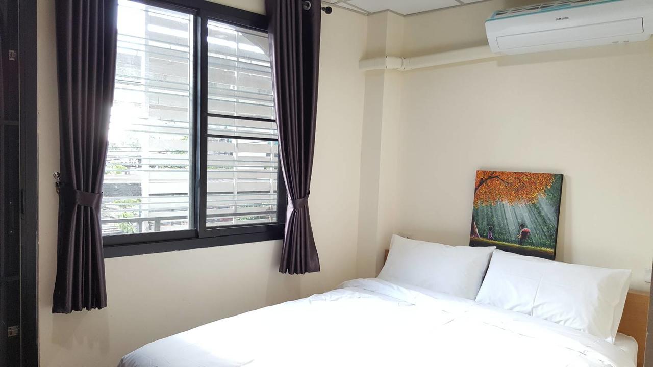 Double D Rooms & Cafe Bangkok Esterno foto