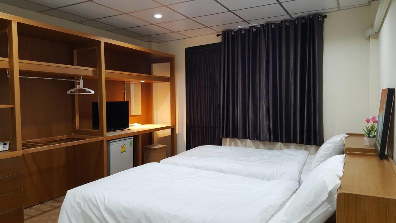 Double D Rooms & Cafe Bangkok Esterno foto