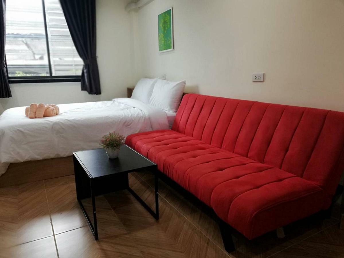 Double D Rooms & Cafe Bangkok Esterno foto