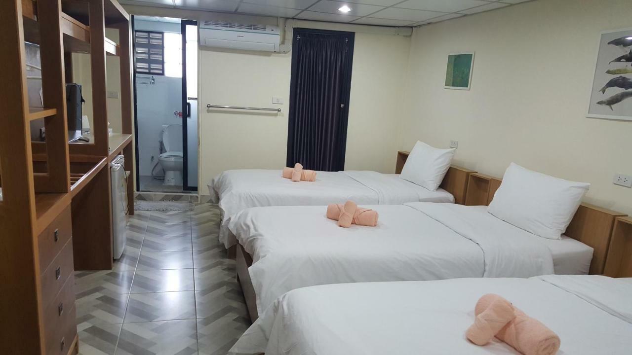 Double D Rooms & Cafe Bangkok Esterno foto