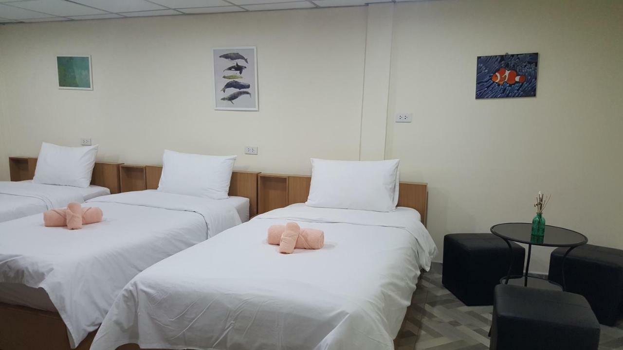 Double D Rooms & Cafe Bangkok Esterno foto