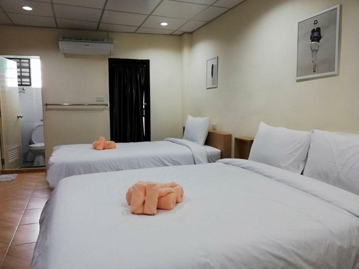 Double D Rooms & Cafe Bangkok Esterno foto
