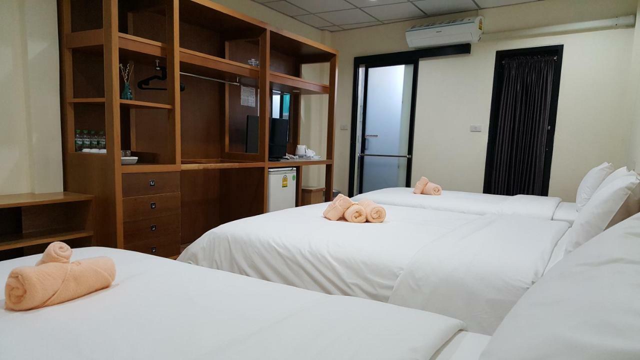 Double D Rooms & Cafe Bangkok Esterno foto
