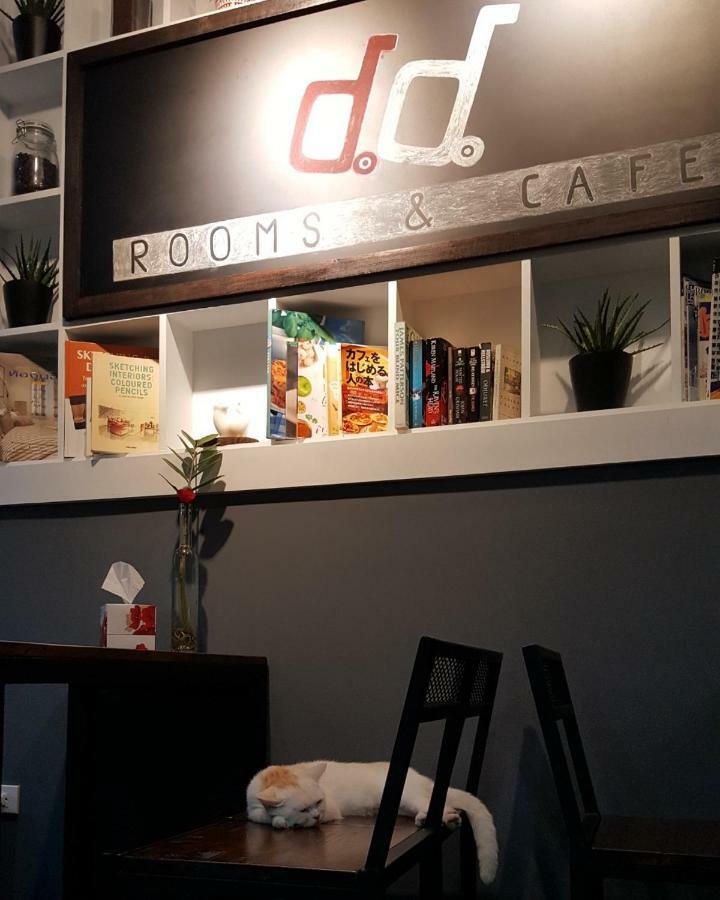 Double D Rooms & Cafe Bangkok Esterno foto